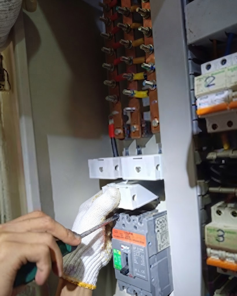 Panel Replacement Modification Perusahaan Sistem Informatika Jakarta 2023
