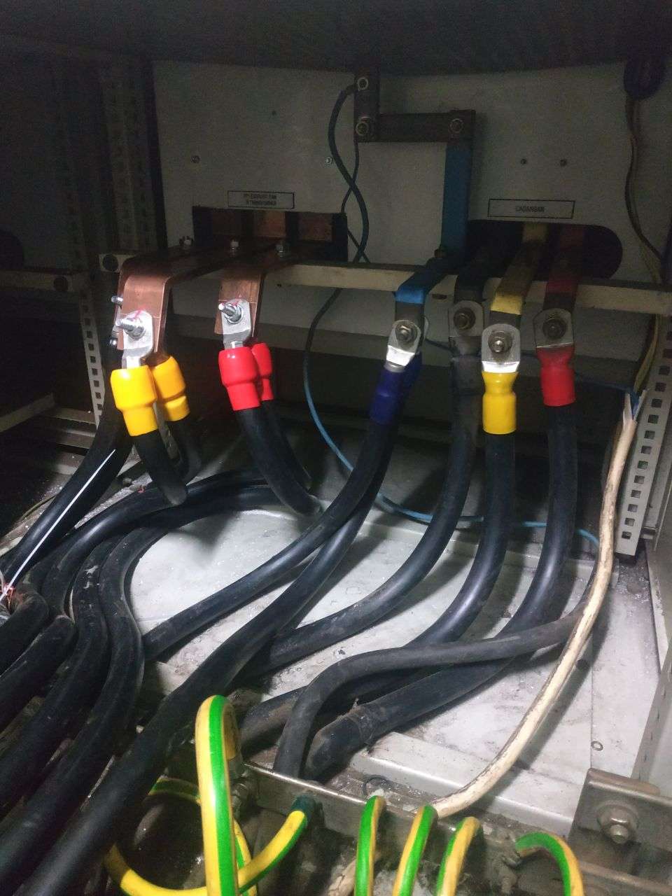 MCCB 800A LVMDP 2 Busbar Tidying Perusahaan Manufaktur Karawang 2023